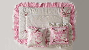 Одеяло в комплекте с двумя подушками