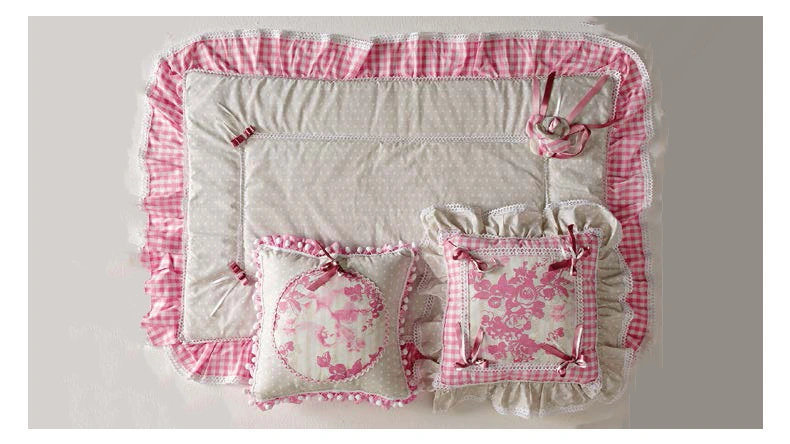 Одеяло в комплекте с двумя подушками